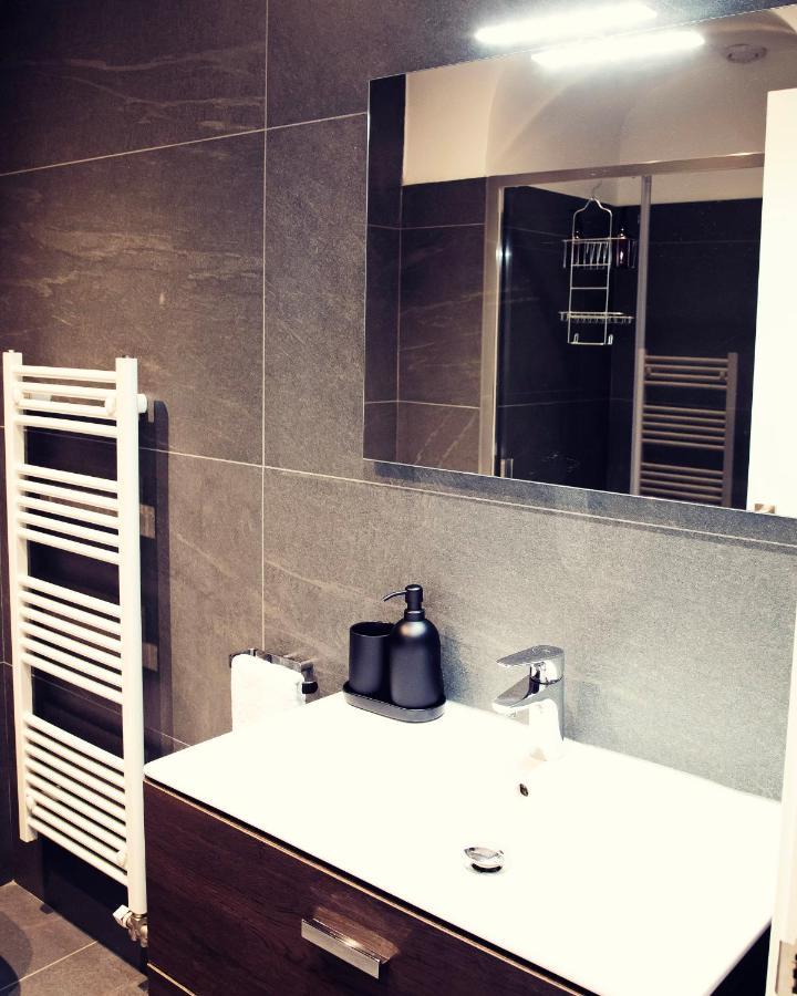 The Riverside Lodge Cozy And Spacious Apartment ジローナ エクステリア 写真